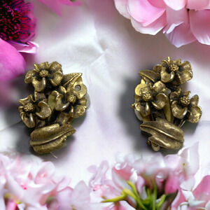 Vintage 1960's Gold Tone Dimensional Spring Flowers Clip On Earrings Retro